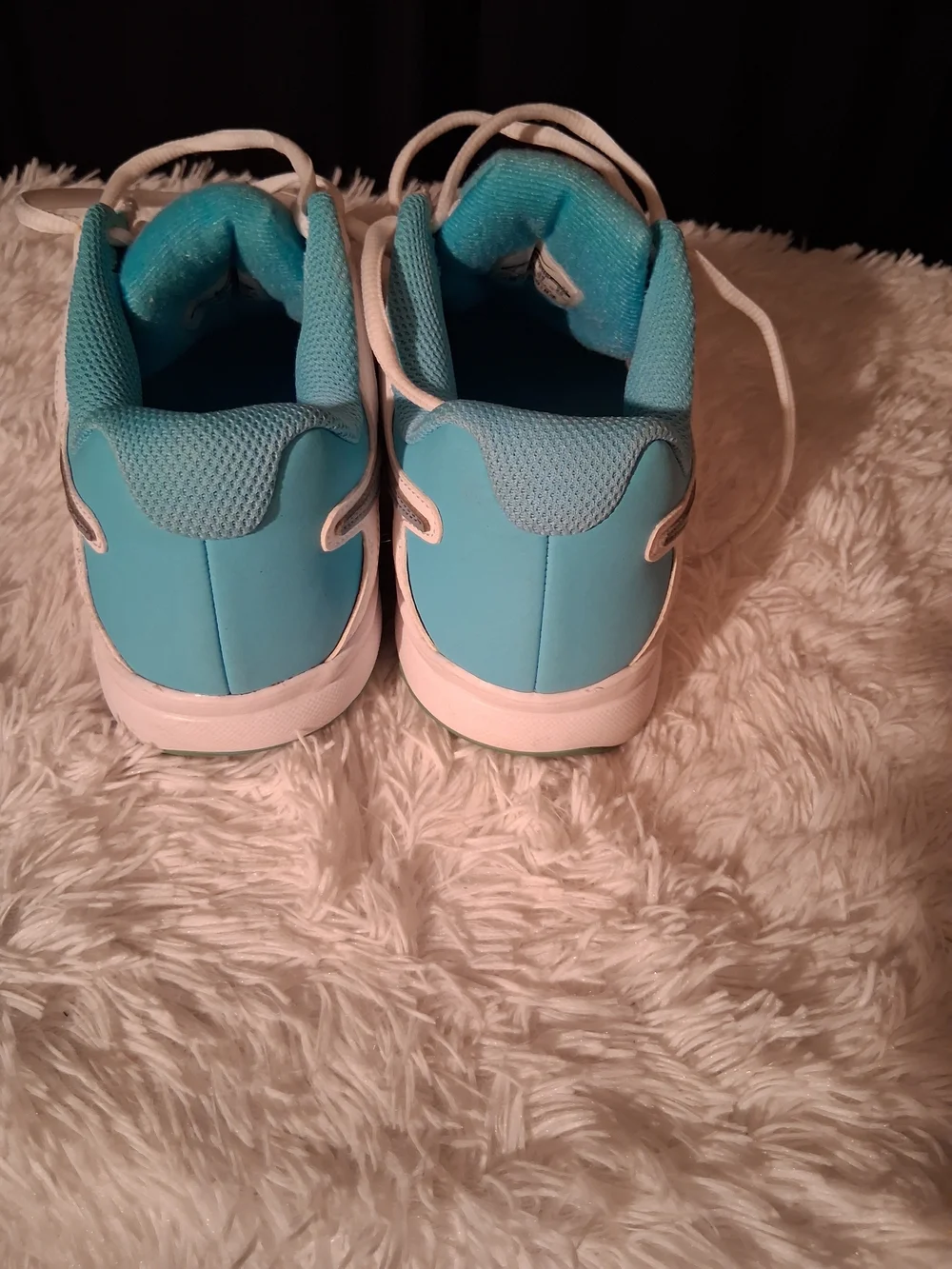 Nike White & Teal Vapor Advantage Athletic Shoes